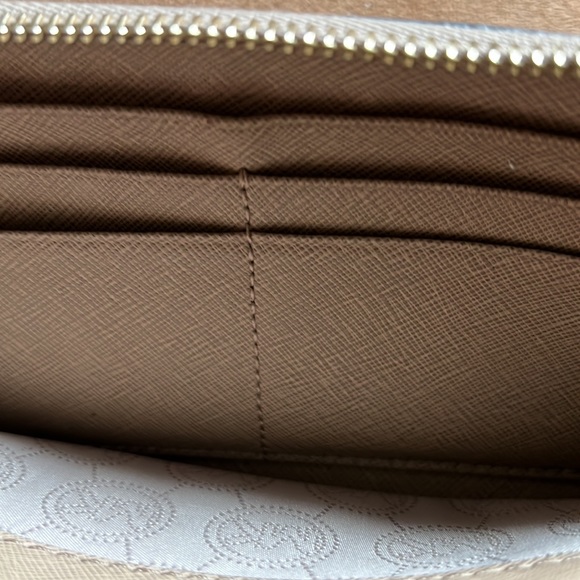 Beautiful Michael Kors wallet - Picture 5 of 6